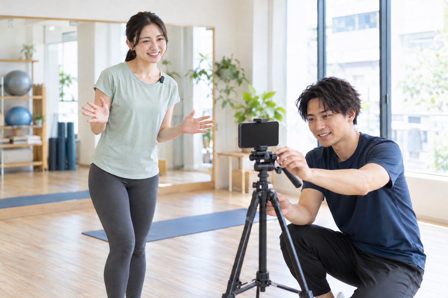 スタジオ紹介の動画を撮る準備をするスタッフ